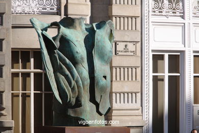 ESCULTURAS DE IGOR MITORAJ. ESCULTURAS E ESCULTORES. VIGO