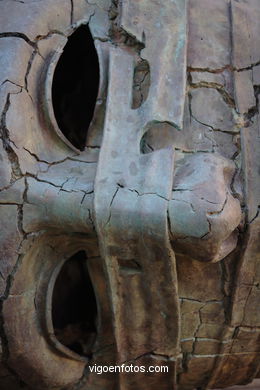 SCULPTURES DE IGOR MITORAJ. SCULPTURES AND SCULPTORS. VIGO