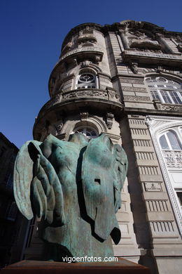 SCULPTURES DE IGOR MITORAJ. SCULPTURES AND SCULPTORS. VIGO