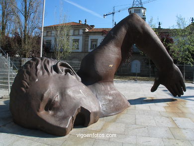 BAÑISTAS NO AREAL. SCULPTURES AND SCULPTORS. FRANCISCO LEIRO. VIGO