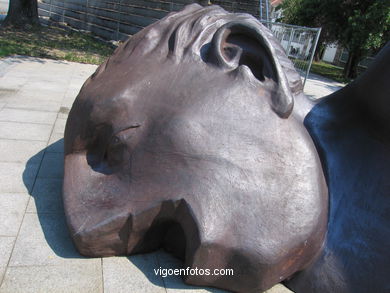 BAÑISTAS NÃO AREAL. ESCULTURAS E ESCULTORES. FRANCISCO LEIRO. VIGO