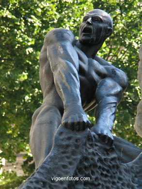 MONUMENTO AL TRABAJO. ESCULTURAS Y ESCULTORES. VIGO