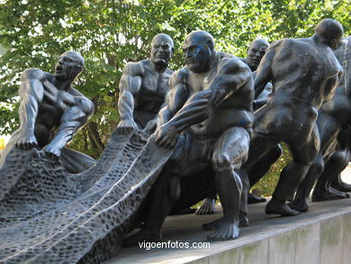 MONUMENTO Ao TRABALHO. ESCULTURAS E ESCULTORES. VIGO