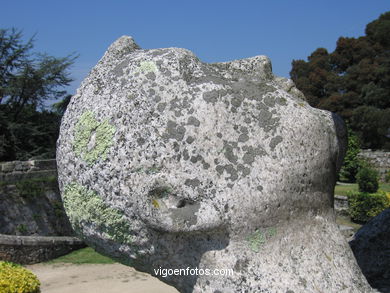 SCULPTURES EN EL CASTRO DE CAMILO NOGUEIRA. SCULPTURES AND SCULPTORS. VIGO