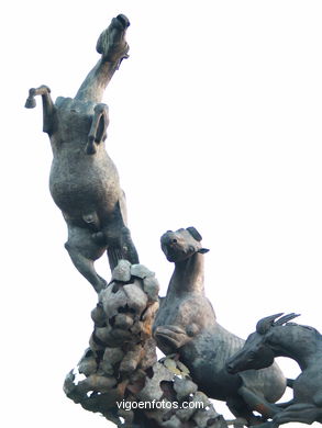 MONUMENT TO THE HORSES. SCULPTURES AND SCULPTORS. VIGO