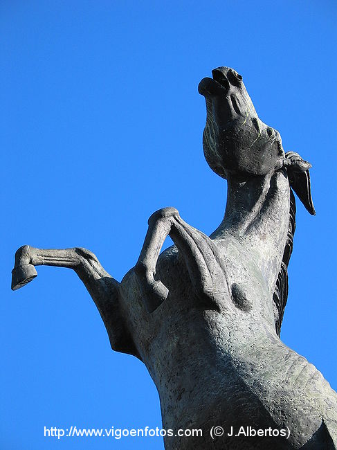 FOTOS DE MONUMENTO A LOS CABALLOS SALVAJES DEL ESCULTOR JUAN OLIVEIRA