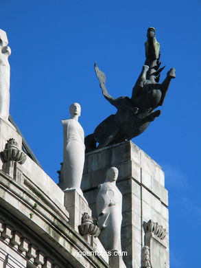 ESCULTURAS CAVALOS DE  NOVACAIXAGALICIA. ESCULTURAS E ESCULTORES. VIGO