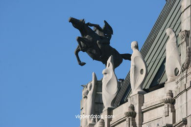 ESCULTURAS CABALLOS DE NOVACAIXAGALICIA. ESCULTURAS Y ESCULTORES. VIGO