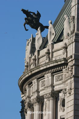 ESCULTURAS CAVALOS DE  NOVACAIXAGALICIA. ESCULTURAS E ESCULTORES. VIGO