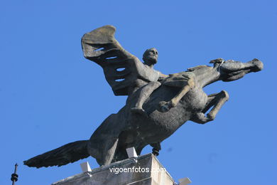 ESCULTURAS CABALLOS DE NOVACAIXAGALICIA. ESCULTURAS Y ESCULTORES. VIGO