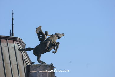 ESCULTURAS CAVALOS DE  NOVACAIXAGALICIA. ESCULTURAS E ESCULTORES. VIGO