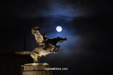 ESCULTURAS CAVALOS DE  NOVACAIXAGALICIA. ESCULTURAS E ESCULTORES. VIGO