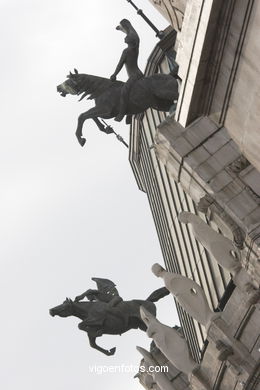 ESCULTURAS CABALLOS DE NOVACAIXAGALICIA. ESCULTURAS Y ESCULTORES. VIGO