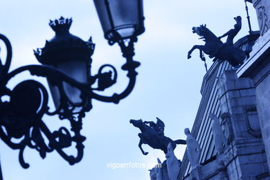 ESCULTURAS CAVALOS DE  NOVACAIXAGALICIA. ESCULTURAS E ESCULTORES. VIGO