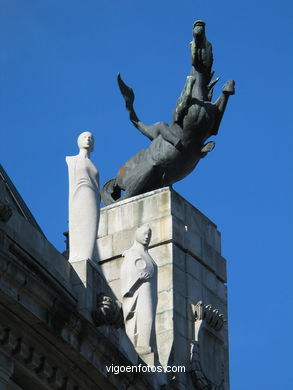 ESCULTURAS CAVALOS DE  NOVACAIXAGALICIA. ESCULTURAS E ESCULTORES. VIGO