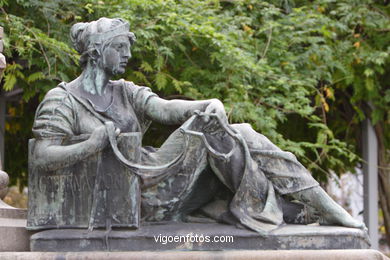 MONUMENT TO ELDUAYEN. SCULPTURES AND SCULPTORS. VIGO