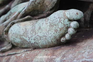 MONUMENT TO ELDUAYEN. SCULPTURES AND SCULPTORS. VIGO