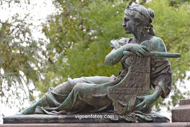 MONUMENT TO ELDUAYEN. SCULPTURES AND SCULPTORS. VIGO