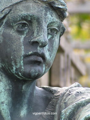 MONUMENTO A ELDUAYEN. ESCULTURAS E ESCULTORES. VIGO