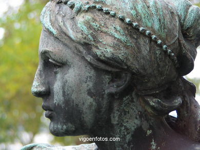 MONUMENT TO ELDUAYEN. SCULPTURES AND SCULPTORS. VIGO