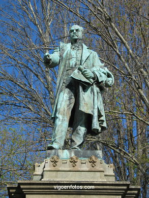 MONUMENT TO ELDUAYEN. SCULPTURES AND SCULPTORS. VIGO