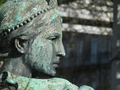 MONUMENT TO ELDUAYEN. SCULPTURES AND SCULPTORS. VIGO