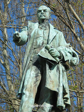 MONUMENT TO ELDUAYEN. SCULPTURES AND SCULPTORS. VIGO