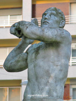 MONUMENT TO RECONQUIST. SCULPTURES AND SCULPTORS. VIGO