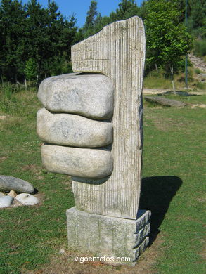 ESCULTURA ABSTRACTA CONTEMPORÁNEA. MONTE ALBA (1999). ESCULTURAS Y ESCULTORES. VIGO