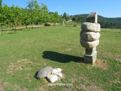 ESCULTURA ABSTRACTA CONTEMPORÁNEA. MONTE ALBA (1999). ESCULTURAS Y ESCULTORES. VIGO