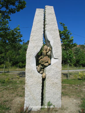 ESCULTURA ABSTRACTA CONTEMPORÂNEA. MONTE ALVA (1999). ESCULTURAS E ESCULTORES. VIGO