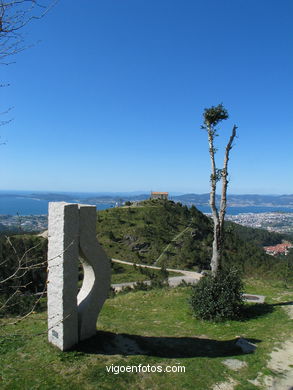 ESCULTURA ABSTRACTA CONTEMPORÂNEA. MONTE ALVA (1999). ESCULTURAS E ESCULTORES. VIGO