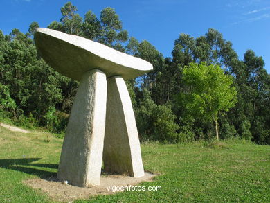 ESCULTURA ABSTRACTA CONTEMPORÂNEA. MONTE ALVA (1999). ESCULTURAS E ESCULTORES. VIGO