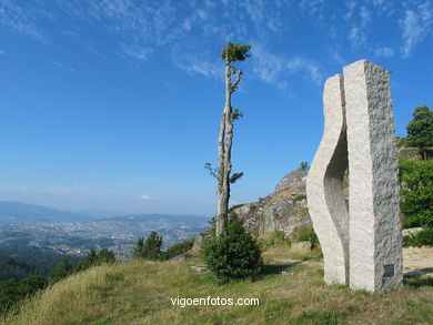 ESCULTURA ABSTRACTA CONTEMPORÂNEA. MONTE ALVA (1999). ESCULTURAS E ESCULTORES. VIGO