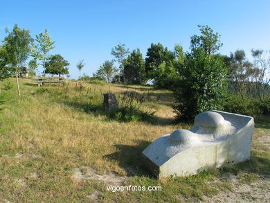 ESCULTURA ABSTRACTA CONTEMPORÁNEA. MONTE ALBA (1999). ESCULTURAS Y ESCULTORES. VIGO