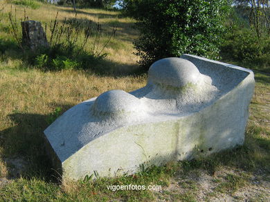 ESCULTURA ABSTRACTA CONTEMPORÂNEA. MONTE ALVA (1999). ESCULTURAS E ESCULTORES. VIGO