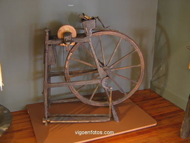 MUSEUM LISTE - UTENSILS OF THE OFFICES