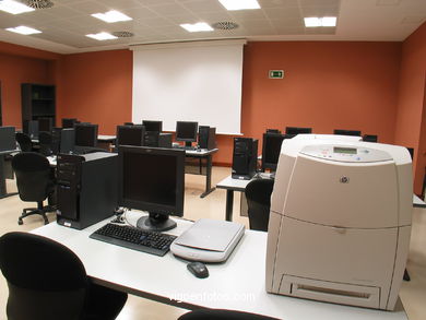 SALA DE NOVAS TECNOLOGIAS E DEMONSTRAÇÃO DO CENTRO SOCIAL CAIXANOVA