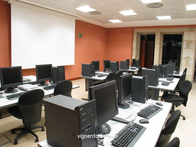 SALA DE NOVAS TECNOLOGIAS E DEMONSTRAÇÃO DO CENTRO SOCIAL CAIXANOVA