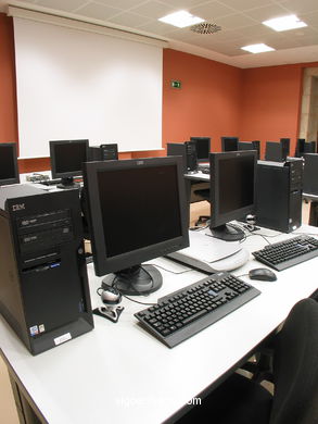 ROOM OF NEW TECHNOLOGIES AND DEMONSTRATION OF SOCIAL CENTER CAIXANOVA