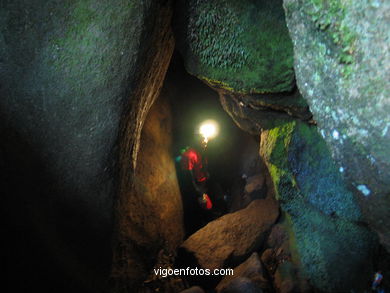 CUEVAS DEL FOLÓN - CORUXO (Vigo)