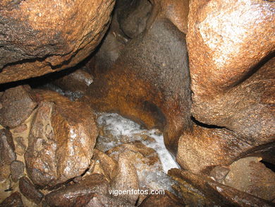 CUEVAS DEL FOLÓN - CORUXO (Vigo)