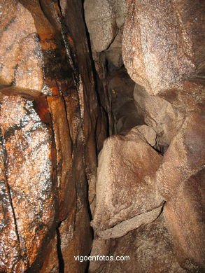 CUEVAS DEL FOLÓN - CORUXO (Vigo)