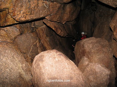 CUEVAS DEL FOLÓN - CORUXO (Vigo)