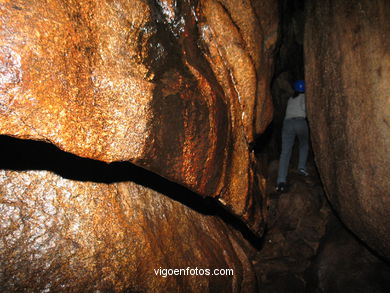 CUEVAS DEL FOLÓN - CORUXO (Vigo)