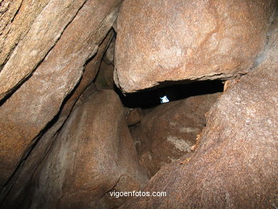 CUEVAS DEL FOLÓN - CORUXO (Vigo)