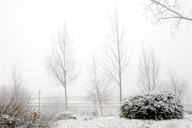 SNOW IN VIGO. CUVI AND MOUNTAINS.