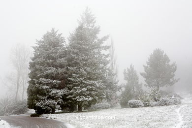 SNOW IN VIGO. CUVI AND MOUNTAINS.