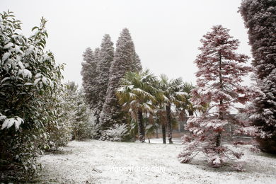 SNOW IN VIGO. CUVI AND MOUNTAINS.