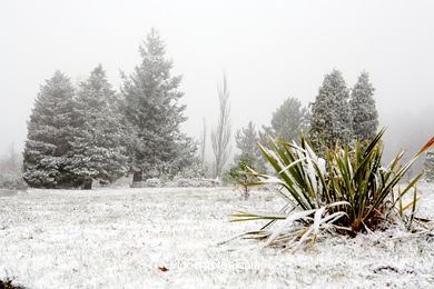 SNOW IN VIGO. CUVI AND MOUNTAINS.